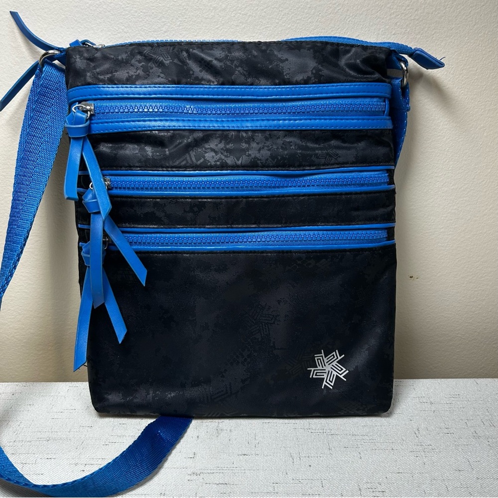 Tek Gear Crossbody Bag Purse Black Blue Adjustable Strap Zip Pockets NWOT